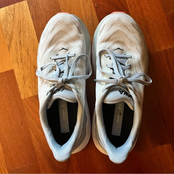 Hoka Arahi 6 size 6.5 LIKE NEW - Picture 2 of 4